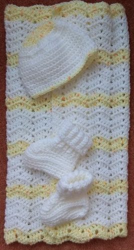 CD. Pram blanket, hat and bootees for new baby, crochet.